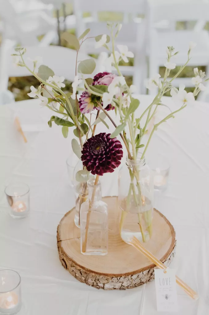 bouquet de fleurs dans un vase en verre