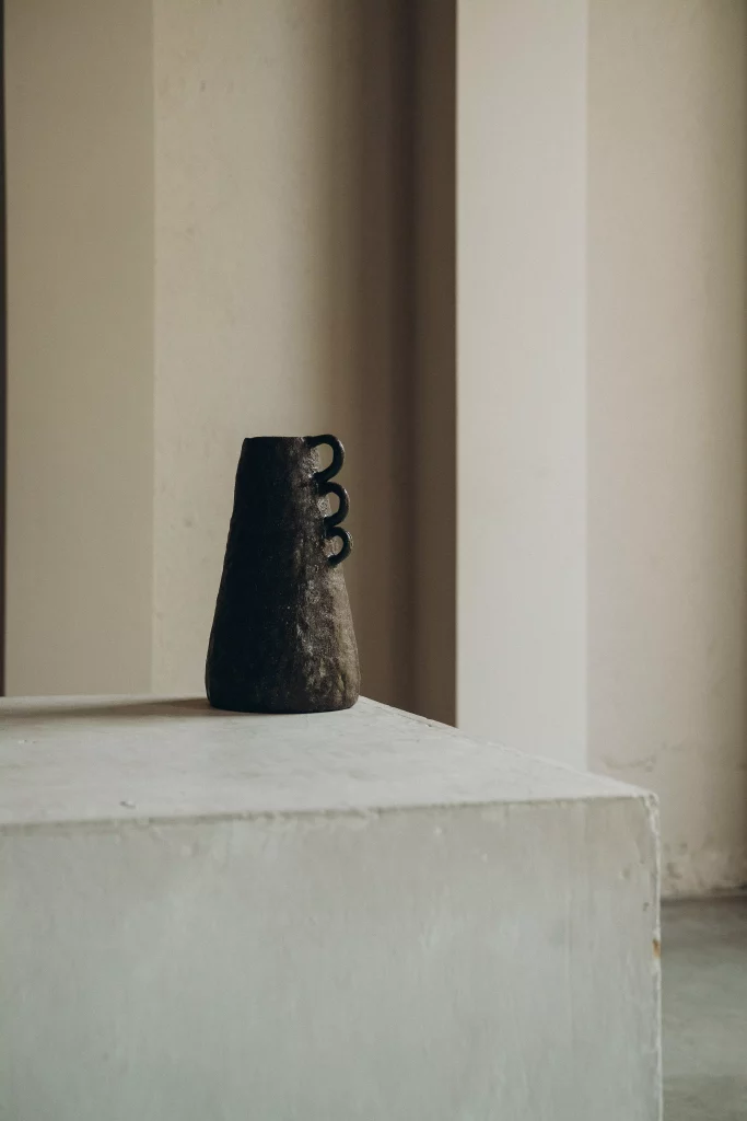 Vase artisanal noir