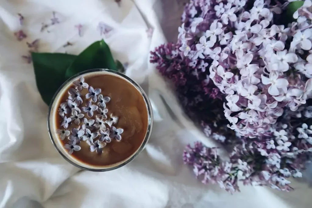 Tasse à thé avec fleurs