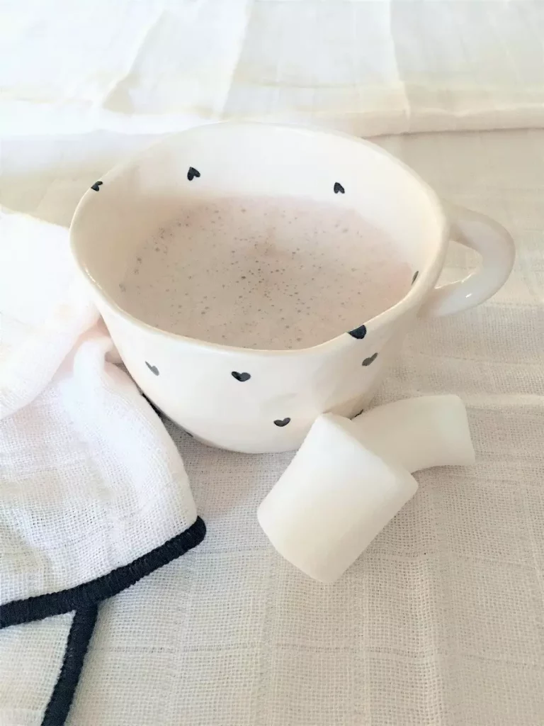 Mug "black hearts" de Blumee Ceramics