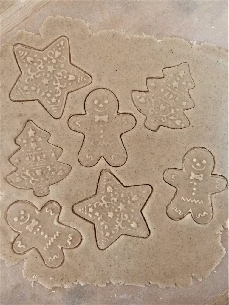 Mise en forme des biscuits de Noël