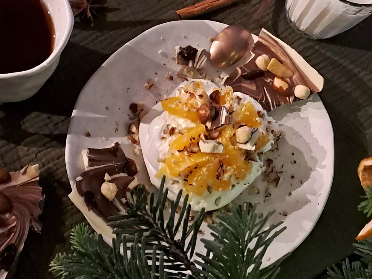 La recette des petites pavlovas de Noël orange et éclats de noisettes